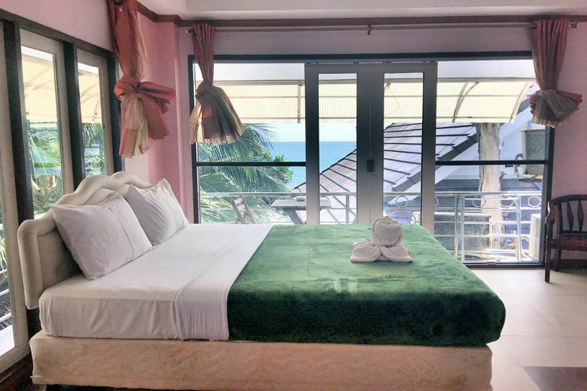 Balcony & Bedroom 罗勇 外观 照片